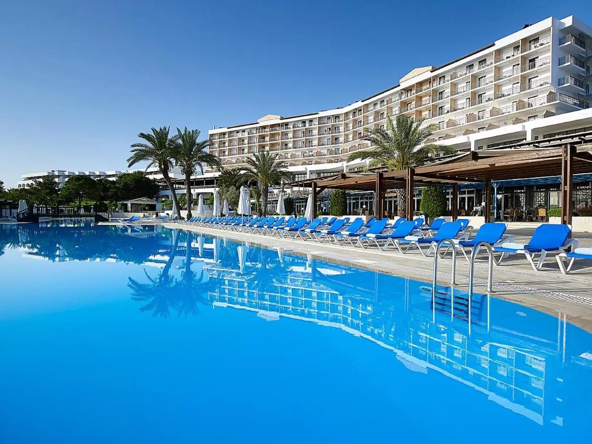 Helea Lifestyle Beach Resort Kallithea  ภายนอก รูปภาพ The hotel's main pool