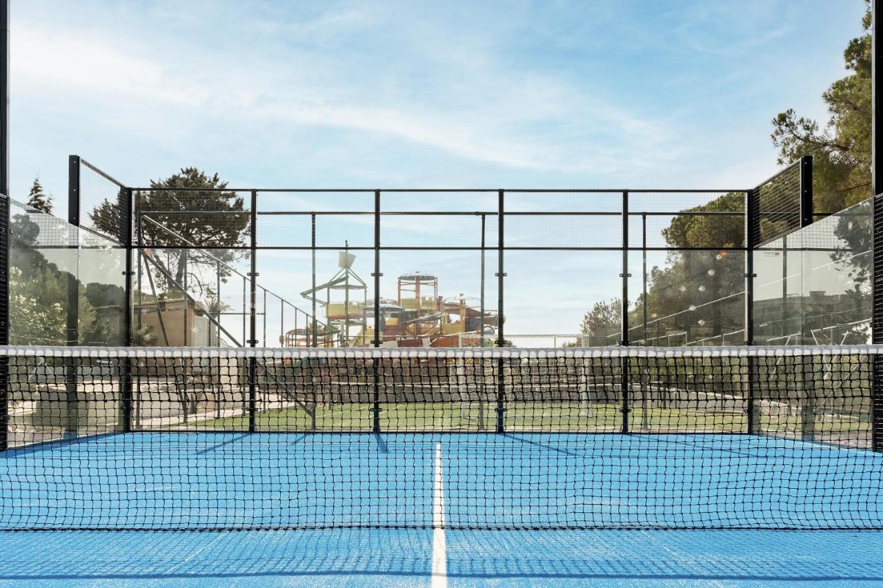 Helea Lifestyle Beach Resort Kallithea  ภายนอก รูปภาพ A paddle tennis court