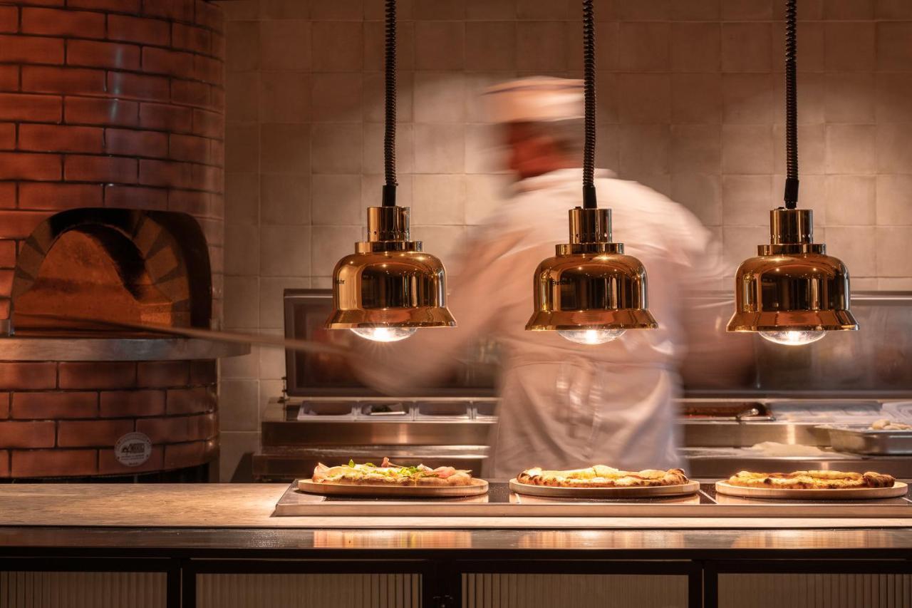 Helea Lifestyle Beach Resort Kallithea  ภายนอก รูปภาพ Pizzas being prepared at a restaurant